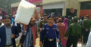 ময়মনসিংহে কঠোর নিরাপত্তায় কেন্দ্রে কেন্দ্রে পৌঁছাচ্ছে ভোটের সরঞ্জাম